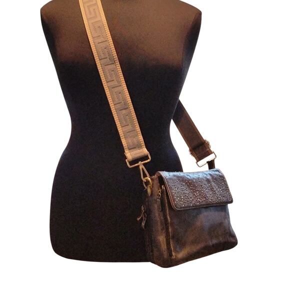 Gun Tote'n Mamas Concealed Carry Crossbody Handbag Leather Holster Studs Gray - Picture 1 of 16